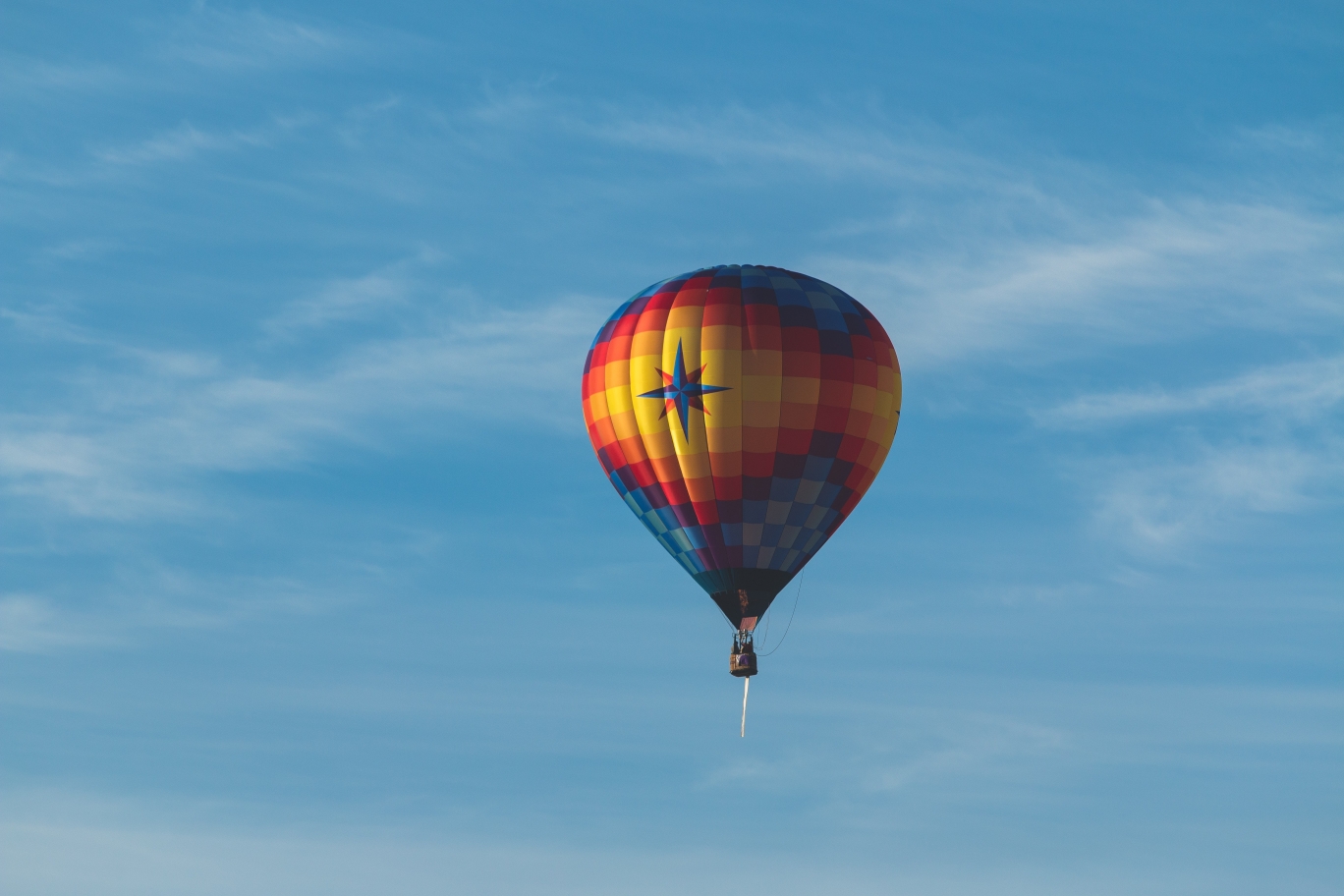 ballon-im-himmel_hosea-georgeson-f74Tpbq83N4-unsplash.jpg